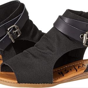 Blowfish Malibu Balla black flat sandals size 8